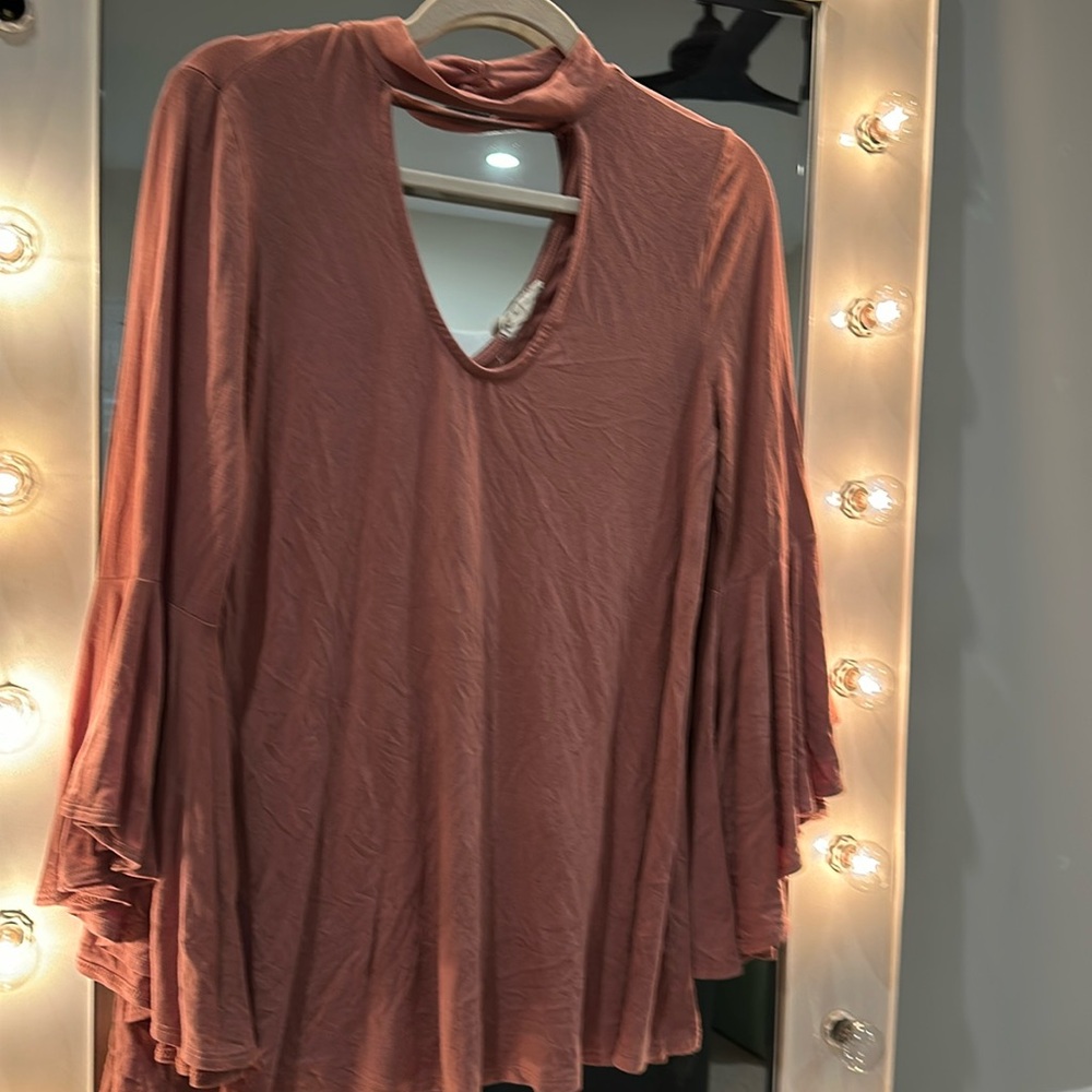 Keyhole cutout with bell sleeves shirt